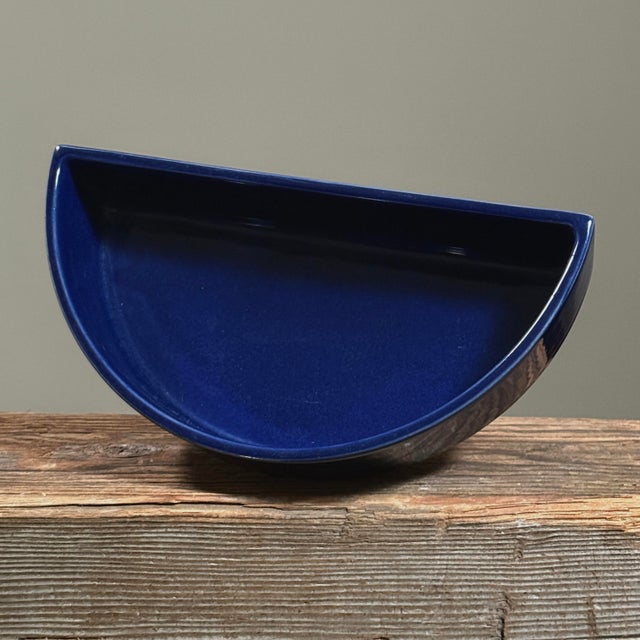 1970s Pair of Vintage Japanese Modernist Dark Blue Half Moon Ikebana Vases For Sale - Image 5 of 9