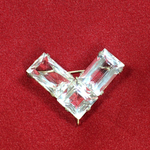 Vintage Rock Crystal & Sterling Victory Brooch 1940s For Sale - Image 4 of 9