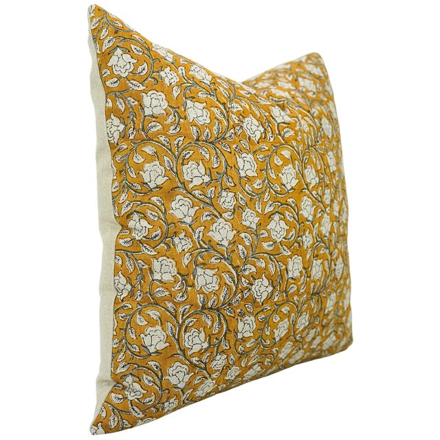 Enhance your space with the timeless charm of the Amritvela print cushion cover from Fabdivine. Crafted from pure linen,...