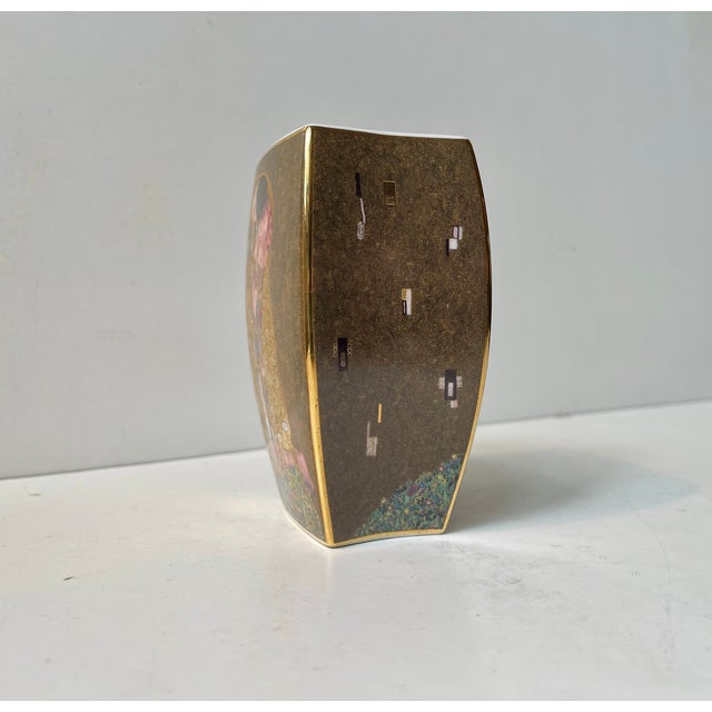 Artis Orbis Series The Kiss by Gustav Klimt Vase in Porcelain from Goebel, 2000s For Sale - Image 4 of 8