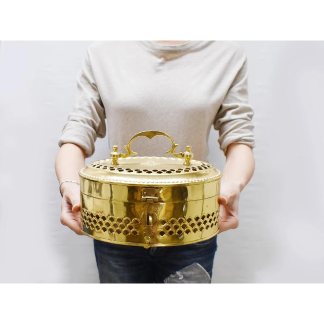 Early 20th Century Vintage Oval Brass Betle Nut Box Hinged Trinket Jewelry Box For Sale - Image 9 of 10