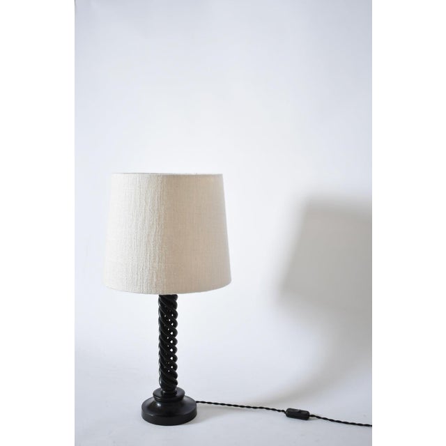 Turned ebonised wooden lamp, 1960s. Height: 34 cm - 13.39 in Diameter: 15 cm - 5.91 in Height with lampshade: 63 cm - 24.8...