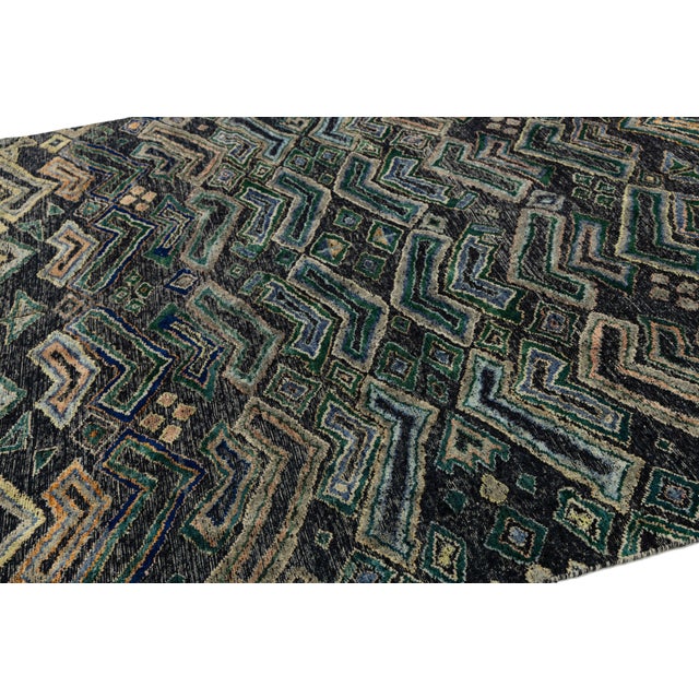 Modern African-Inspired Tulu Rug – Geometric Tribal Zig-Zag Hand-Knotted Wool For Sale - Image 9 of 11