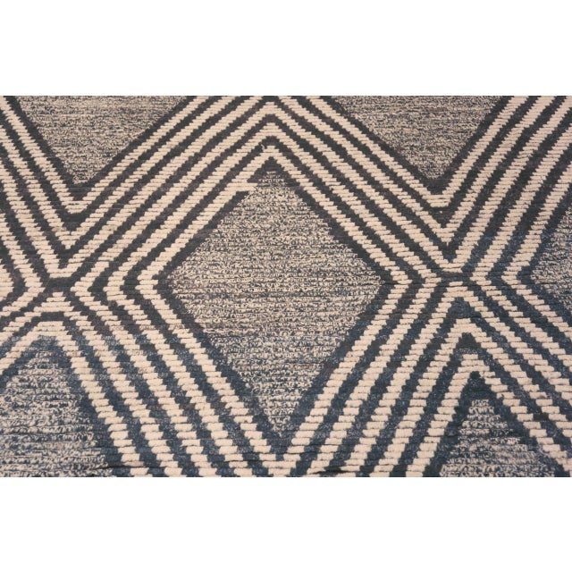 Nazmiyal Collection Large Diamond Design Modern Rug For Sale In New York - Image 6 of 7