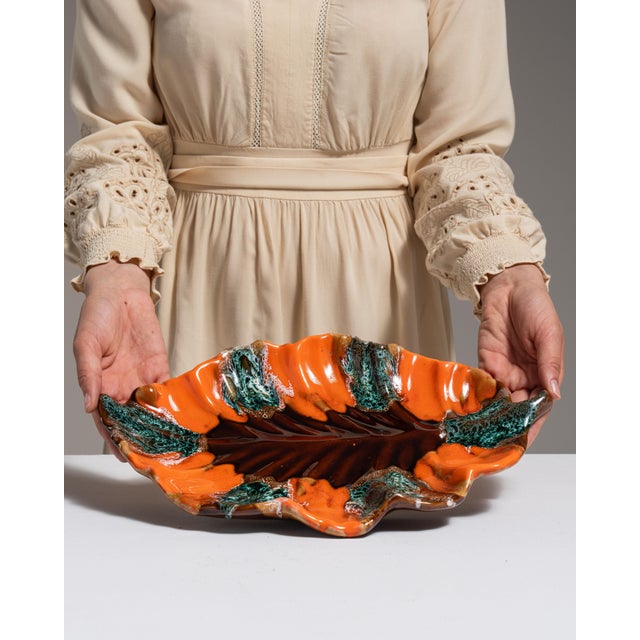 This 1960s platter from France is finished in burnt orange, worked in ceramic. Its form follows honest, well-proportioned...