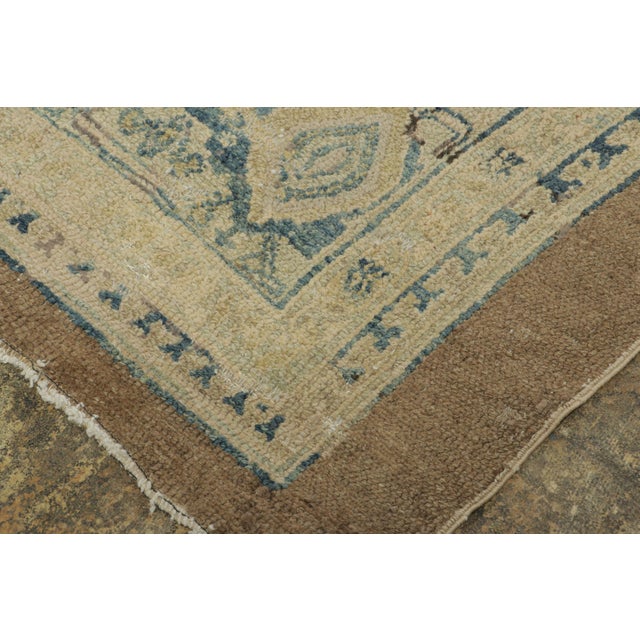 Early 19th Century Antique Persian Bibikabad Rug in Beige and Gray With Medallion - Rug and Kilim For Sale - Image 5 of 7