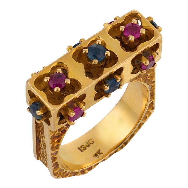 Vintage Ruby Sapphire 18k Yellow Gold Architectural Hammered Ring, Size 6.5 For Sale