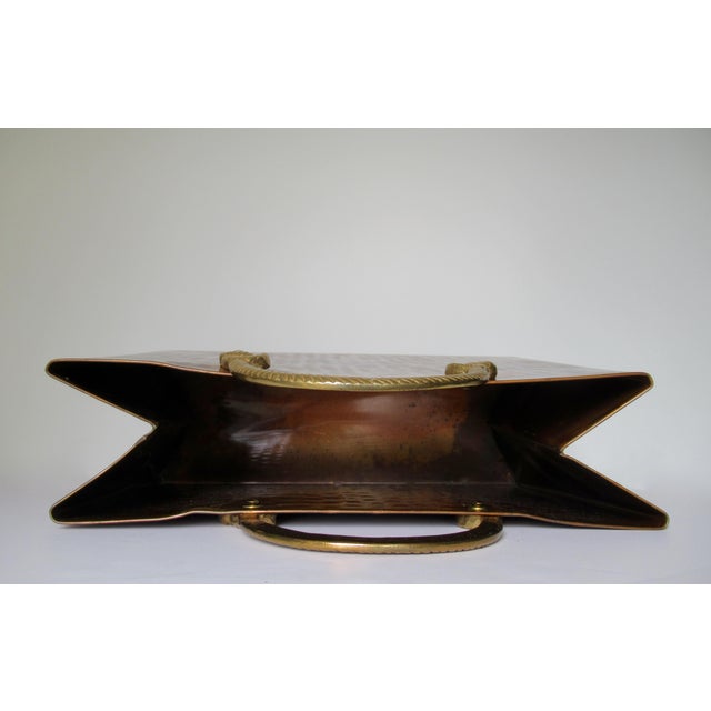 Vintage C.1950's Hollywood Regency Hammered Copper & Polished Brass Magazine Holder For Sale - Image 9 of 13