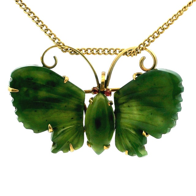 Vintage Carved Jade Butterfly Brooches in 14k Gold With Ruby Accents – Pair For Sale - Image 12 of 14
