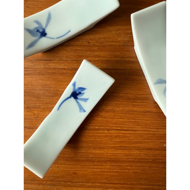 Blue Set of 4 Porcelain Hashioki Chopstick Rests With Blue Flower Design For Sale - Image 8 of 11