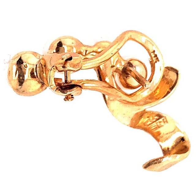 Modern 14 Karat Yellow Gold Four Pearl Drop Earrings With English Locks For Sale - Image 3 of 11