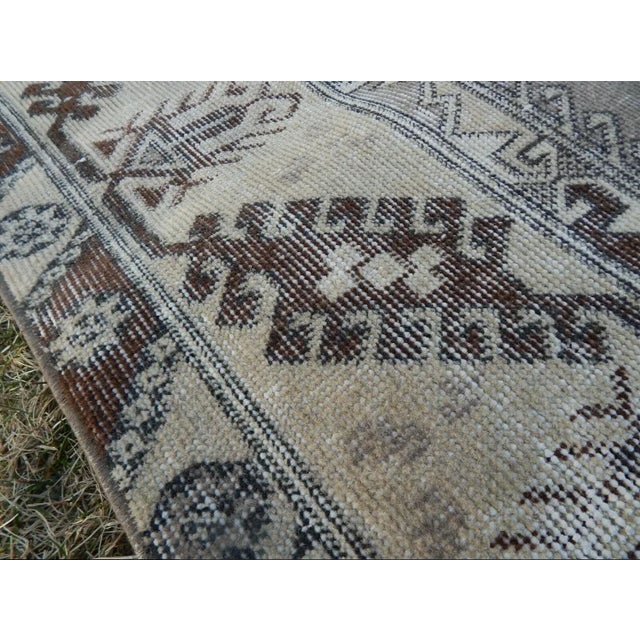 Gray 1970s Vintage Handwoven Low Pile Faded Pale Medium Turkish Ushak Rug - 3'11'' X 6'7'' For Sale - Image 8 of 13