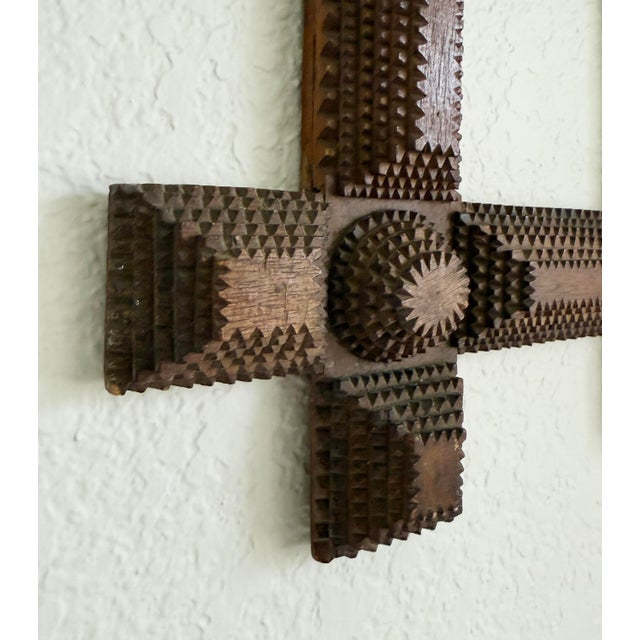 American Antique Tramp Art Chip Carved Frame For Sale - Image 3 of 9