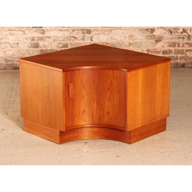 This Mid Century G-plan Fresco teak corner cabinet from the 1970s has been carefully restored to an excellent condition,...