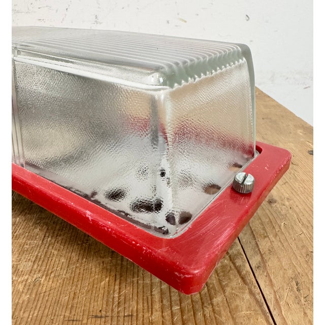 Industrial Red Bakelite Wall Light from Elektrosvit, 1970s For Sale - Image 11 of 18