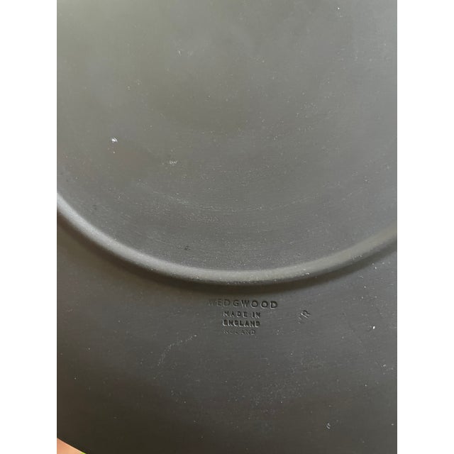 English Vintage 70s/80s Wedgwood Black Jasperware the Sacrifice 9.5" Plate Neoclassical For Sale - Image 3 of 5