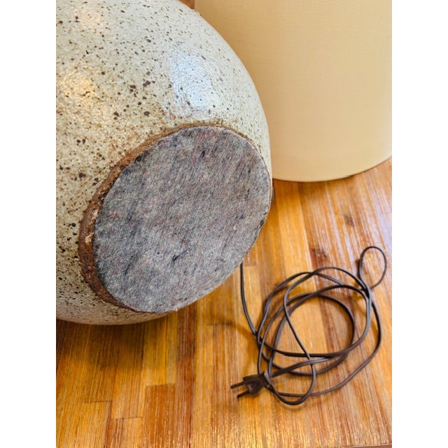 White Mid 20th Century David Cressey Attributed Bubble Body Sunburst Stoneware Table Lamp For Sale - Image 8 of 12
