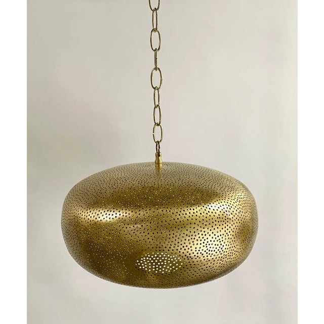 A modern / boho chic brass pendant or chandelier. Featuring hand-tooled brass and further enhanced with an oval retro...