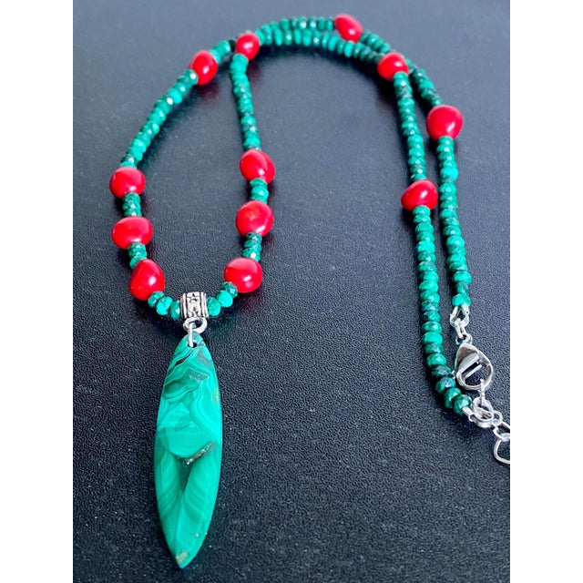 2020s Artisan Genuine Malachite Necklace With Large Sculptural Pendant and Red Bamboo Seeds Detail For Sale - Image 5 of 17