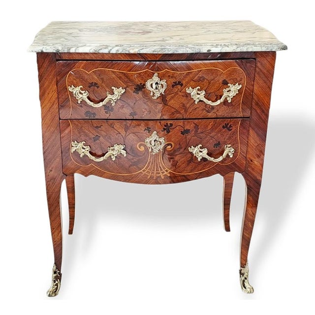 Small French Napoleon III Chest of Drawers, in Flawless conditions. Designed before 1890