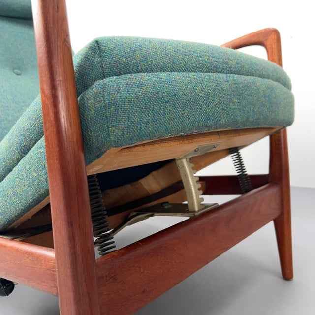 Mid-Century Model 829 High-Back Lounge Chair and Ottoman in Teak and Green Upholstery by Gio Ponti for Cassina, Italy, 1960s, Set of 2 For Sale - Image 6 of 18