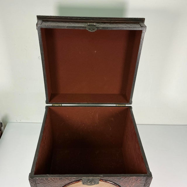 1970s Vintage Farmhouse Arts & Crafts Boho Chic Velvet Lined Rooster Storage Box For Sale - Image 15 of 18