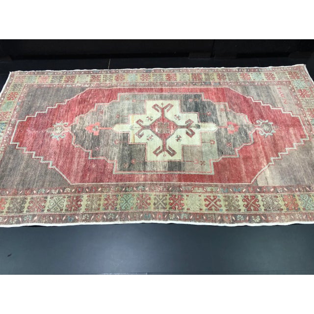 Textile 1960s Bohemian Turkish Anatolian Gray and Red Rug For Sale - Image 7 of 11
