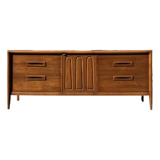 Mid Century Modern Bassett Dresser c.1960’s For Sale