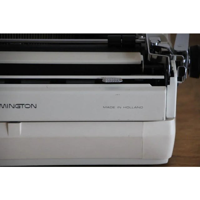 De Luxe Monarch Typewriter from Remington, 1970s For Sale - Image 6 of 11