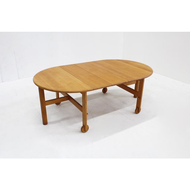 1960s Vintage Round Extendable Dining Table in Wood, 1960s For Sale - Image 5 of 8