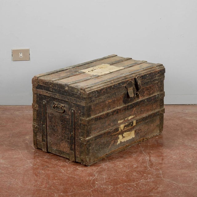 This charming vintage trunk, dating back to the mid-20th century, is an iconic example of functional modernism intended...