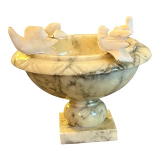 Vintage Italian Marble Bird Bath With White Alabaster Doves For Sale