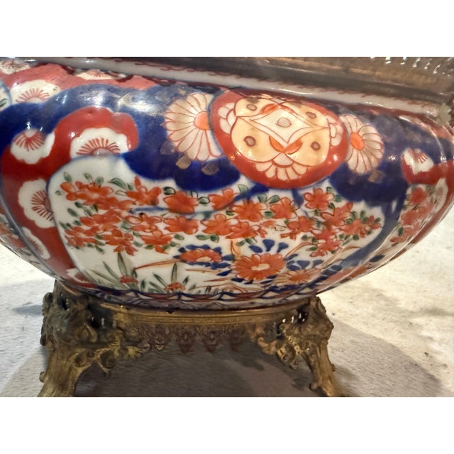 Vintage Imari Jardinière, in Flawless conditions. Designed before 1890
