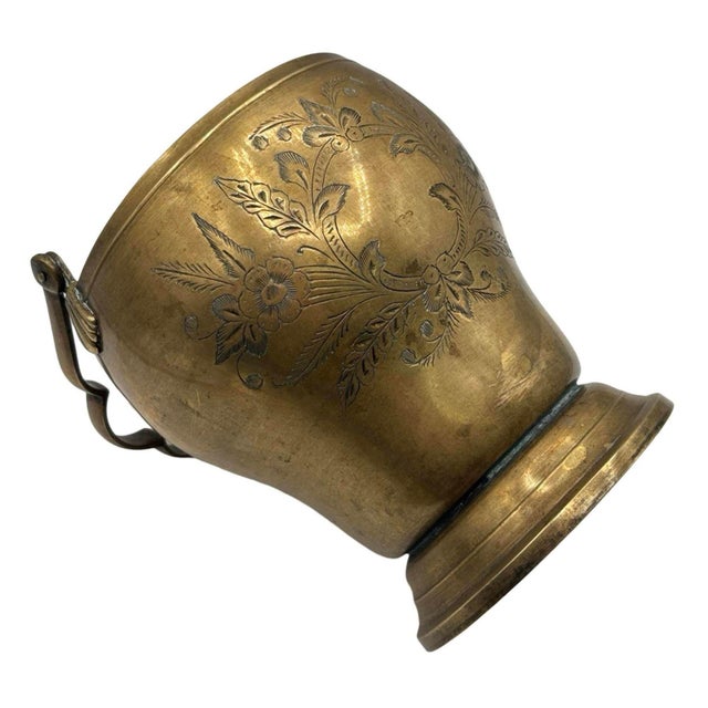 1900s Late Victorian Hand Etched Floral Brass Ice Bucket W/ Whimsical Handle For Sale - Image 9 of 12