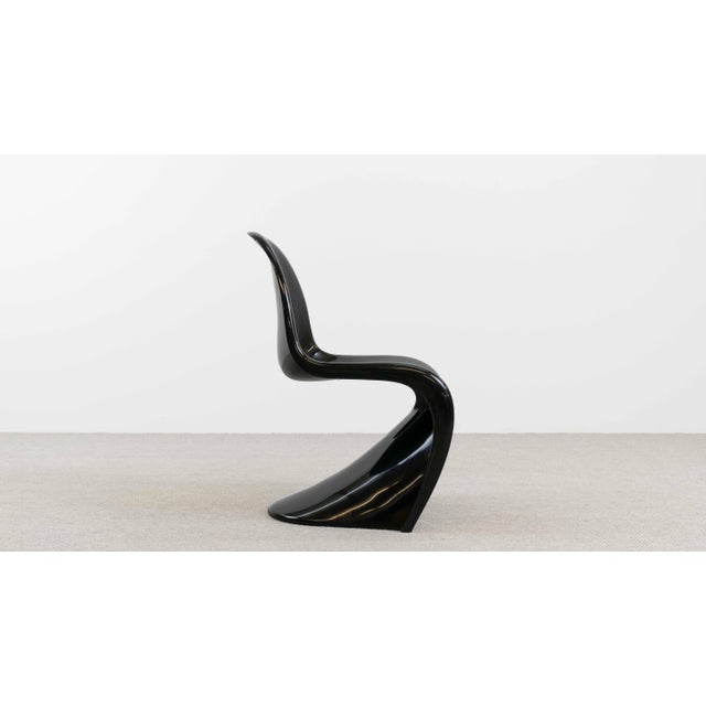 Panton S-chair in black, designed by Verner Panton for Herman Miller/Fehlbaum. This chair is from the second production...
