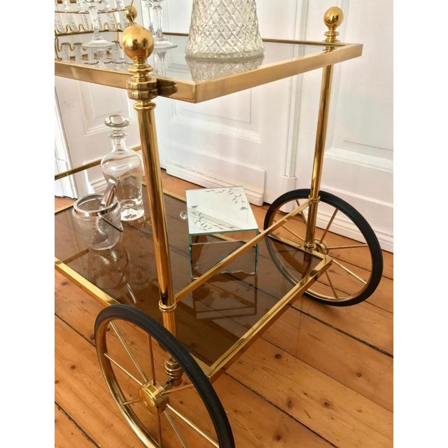 Hollywood Regency Bar Trolley in Brass and Crystal Glass in the style of Dolce Vita by Cesare Lacca, 1970s For Sale - Image 6 of 10