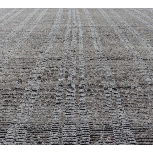 Measures 10'1 x 14'2 Country of Origin: India; Design: Modern, Geometric, Tribal Diamond Type: Modern Casual, Sub-...