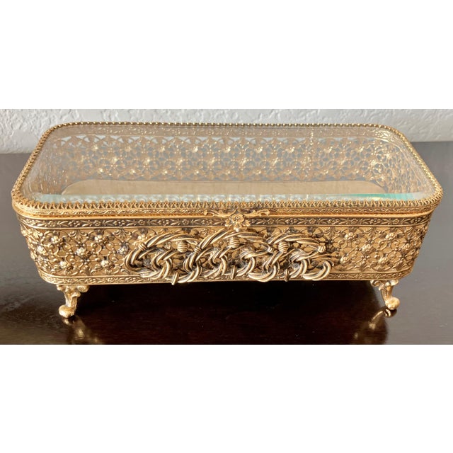Mid 20th-Century Louis XV-Style Beveled Glass 24k Gold-Plated Filigree Nicely-Sized Casket-Style Keepsake / Trinket Box For Sale - Image 15 of 18
