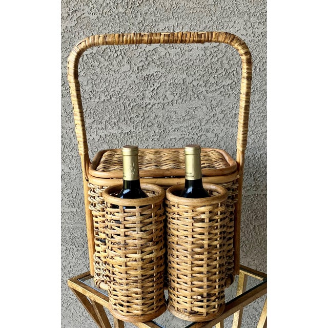 Circa 1980 Nicely-Sized Tortoiseshell Rattan & Jute Wine & Charcuterie / Picnic Basket For Sale - Image 4 of 12