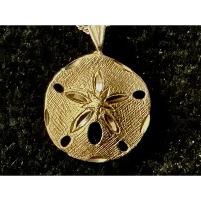Mid 20th Century 14k Gold Sand Dollar Pendant For Sale - Image 5 of 5