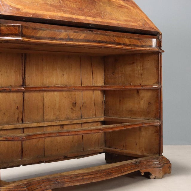 Baroque Chest of Drawers in Walnut, 1600s For Sale - Image 14 of 16