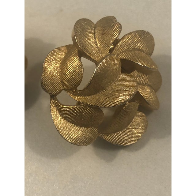 1970s Trifari Gold Cluster Leaf Design Earrings, A Pair For Sale - Image 9 of 10