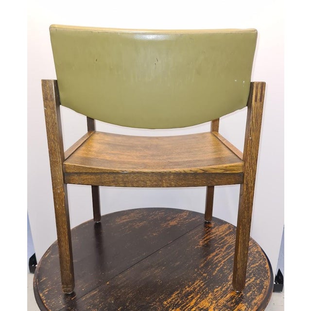 Gunlocke Mid 20th Century A Wonderfull Pair of Historic Gunlocke Company MCM Oak Armchairs For Sale - Image 4 of 16