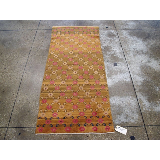 Galerie Shabab Collection Mid-20th Century Turkish Anatolian Rug For Sale - Image 4 of 10