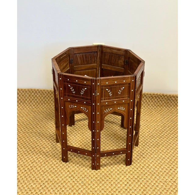 English 1950s Anglo-Indian Inlaid Taj Mahal Round Side Folding Tea Table For Sale - Image 3 of 11