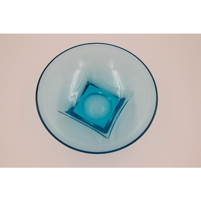 Mid-Century Modern Hazel-Atlas Capri Blue Colony Pattern Chip and Dip Set With Chrome Rack, Circa 1950s For Sale - Image 3 of 4