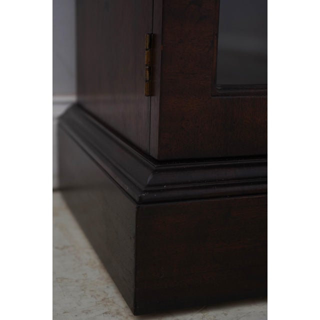 1990s Henredon Chippendale Mahogany 2 Door Curio Display Cabinet For Sale - Image 10 of 14