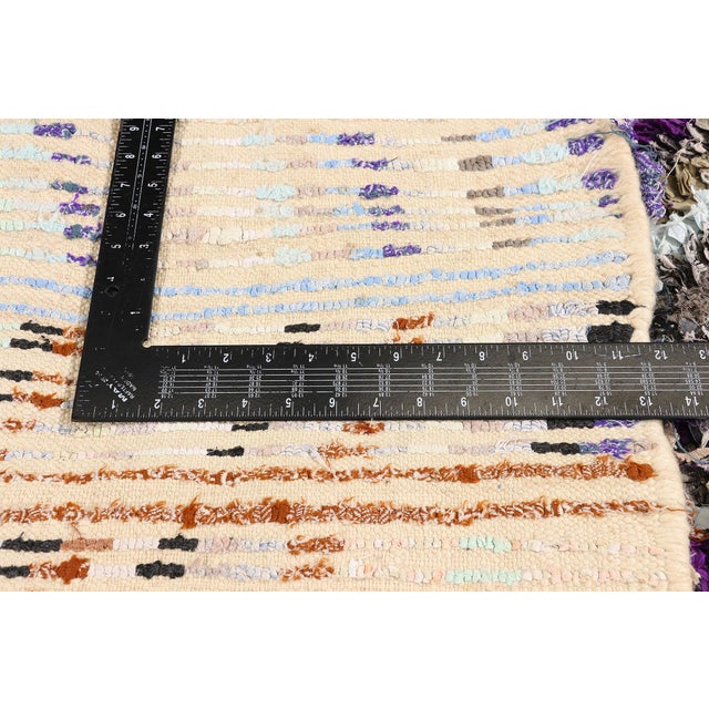 Textile Vintage Azilal Boucherouite Moroccan Rug, 05'01 X 06'10 For Sale - Image 7 of 10