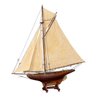 Vintage English Carved Hull Pond Yacht, 1930 For Sale