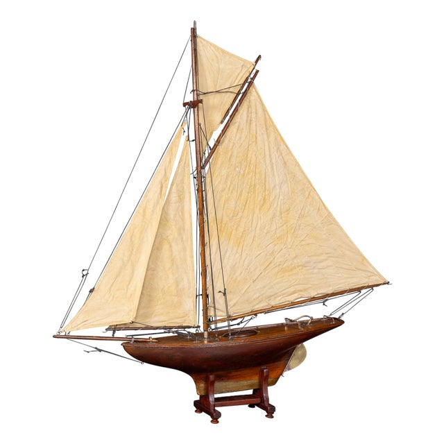 Vintage English Carved Hull Pond Yacht, 1930 For Sale